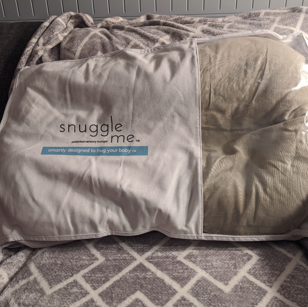 Snuggle me baby - sand